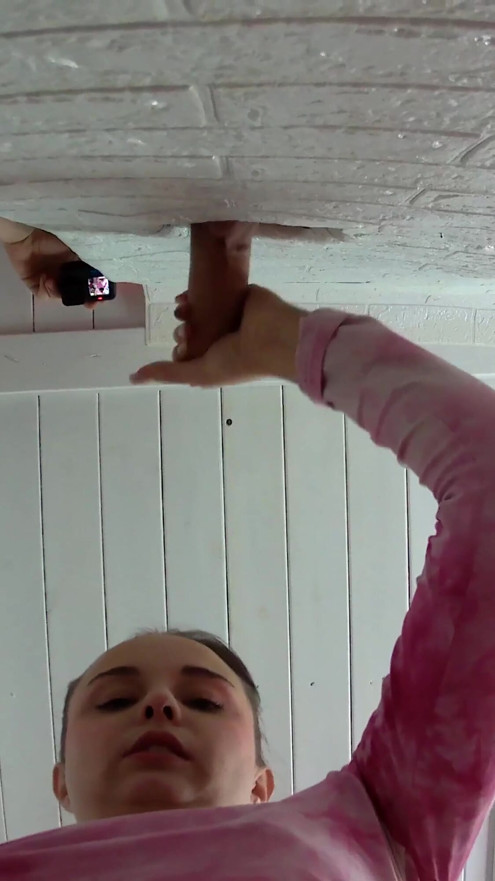 Gloryhole Parece desfrutar disso mais do que o esperado. Pura MisssVikki | Clipe 1