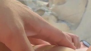 Fingern am Strand