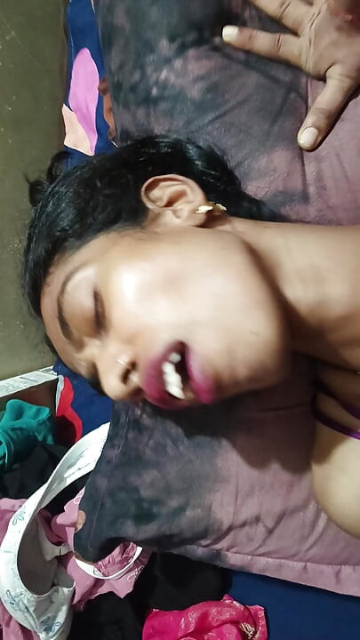 Desi bhabhi ki chudai uske ghar me hi sasur ji ne chod diya