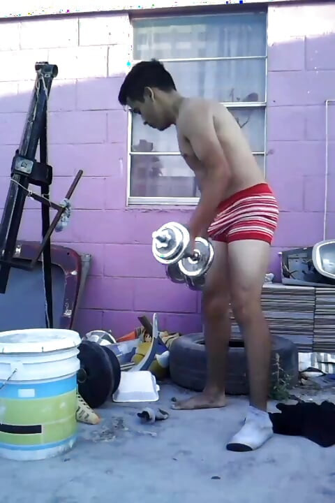Jesus sin playera en boxer