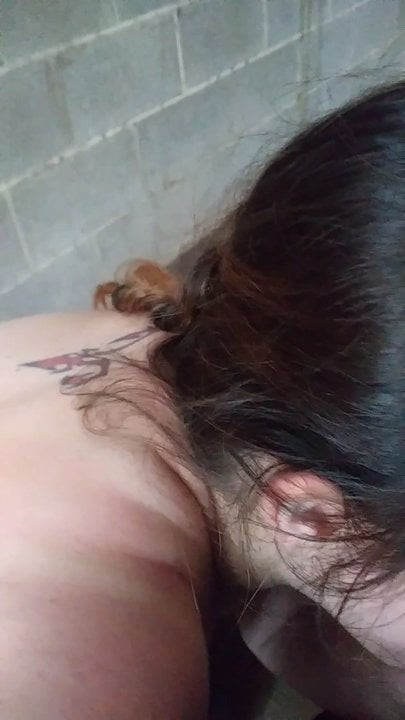 อีตัวราคาถูกดูดควยในที่สาธารณะ