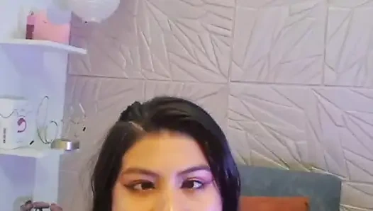 Стройная, маленькая и с очарованием, которое соблазняет тебя с самого начала