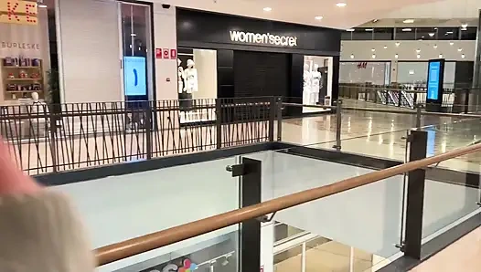 Первая Встреча В Кинотеатре Привела К Сексу С Блондинкой С Большой Попой И Эякуляции Внутрь