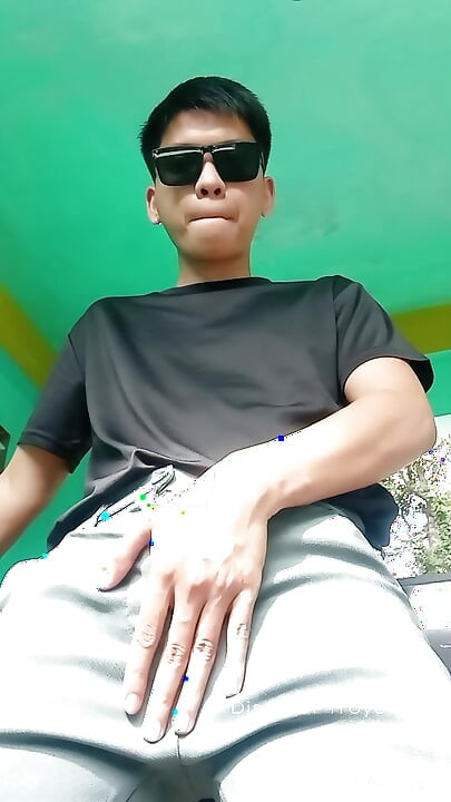 Naughty boy jerk off while waiting for his date - Pinoy Jakol