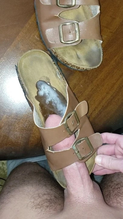 Cum in sandal
