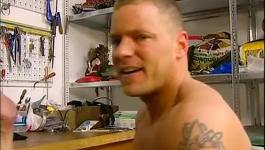 Анальной бабушке забрызгали в рот