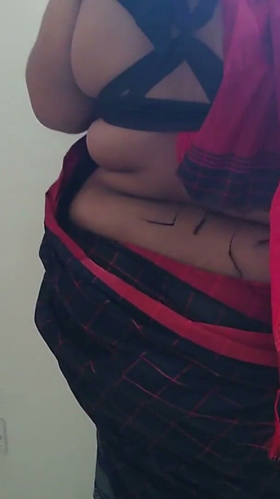 Sexy chache ne khat banane vale ko choda jab vah khat thek kar raha tha - Indian Desi hot Aunty Cowgirl Riding on service man | Clip 1