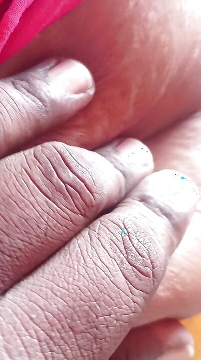 Tamil aunty molai irruthu pall eduthu pundaikul viralai vittu attum katchi