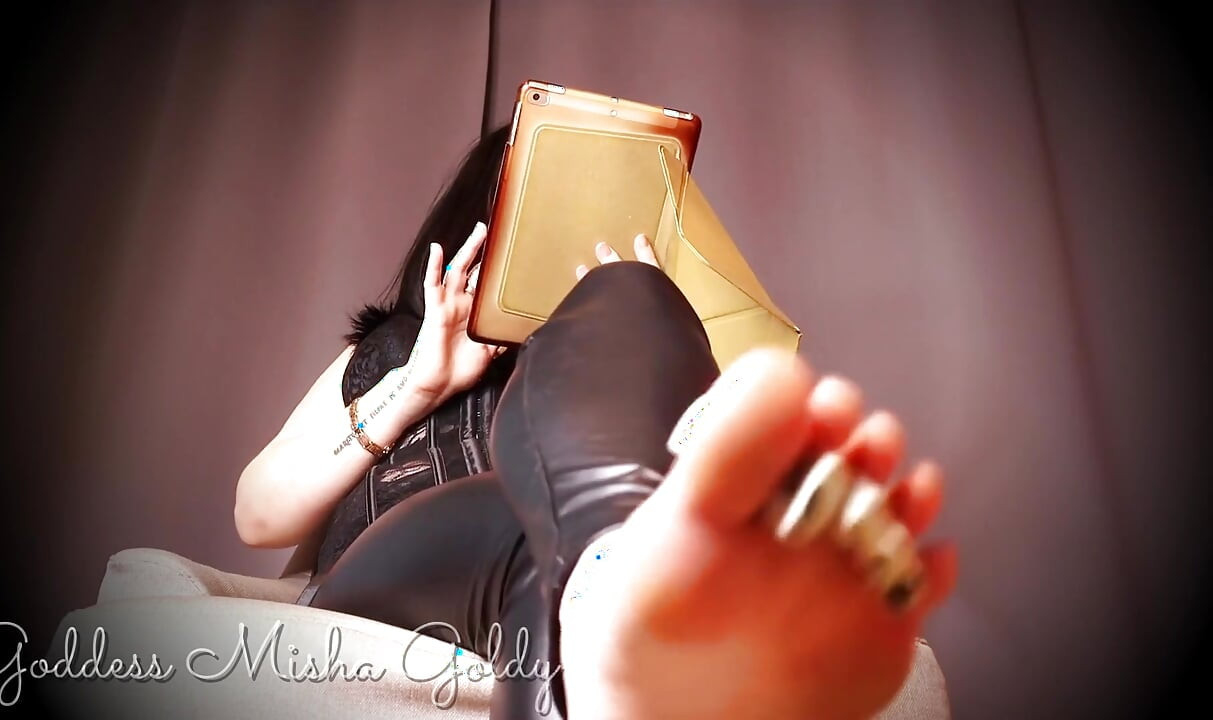 Your money as pedicure toes dividers!