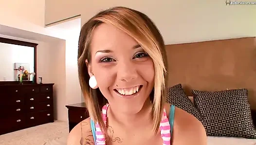 Симпатичную юную девушку хорошо и жестко трахают