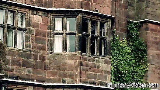 Murid nakal lagi asik di rumah