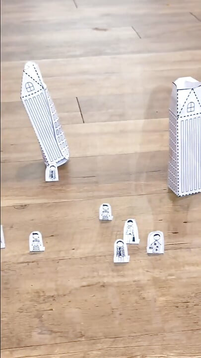 Η Giantess έρχεται στην πόλη σας