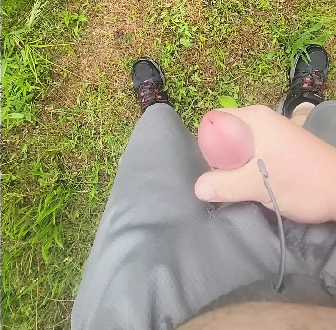 Ciesząc się czasem w parku w moich świętych szortach.