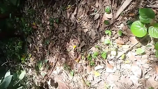 Istri Dientot Sama Orang Lain Yang Datang Untuk Bersih-bersih Kebun Saat Suami Lagi Kerja