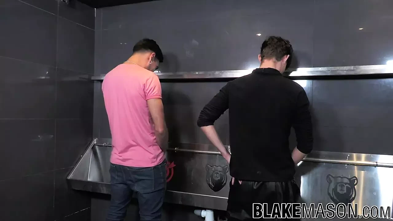 娇小的英国 Twink Austin Ponce 无套被罗伊韦斯特无套