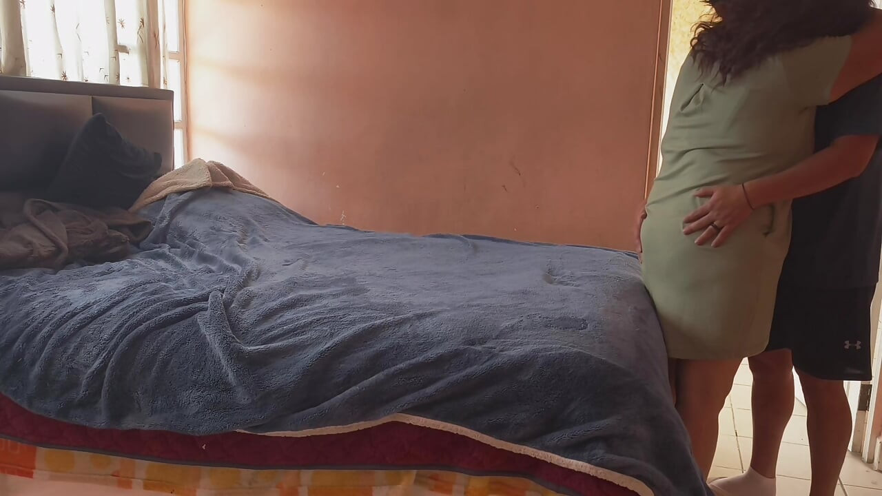 빨리 해줘, 나 일하러 가야 해! 친구 엄마랑 섹스했어