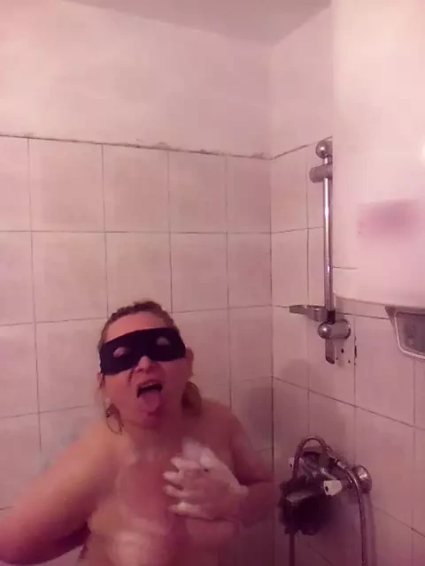 Elli Carter in the bathroom