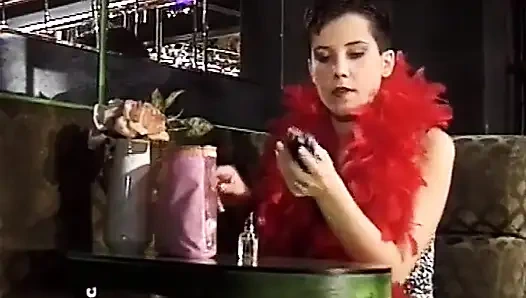 Pretty Page in QUATTRO FICHE DI VELLUTO GRIGIO scene 02