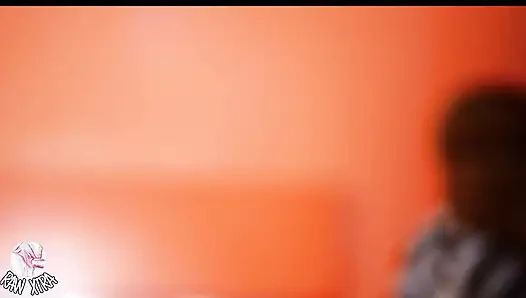 Üvey erkek kardeş üniversiteden sonra aniden üvey kız kardeşinin göğüslerine ve amına dokunmaya başlıyor