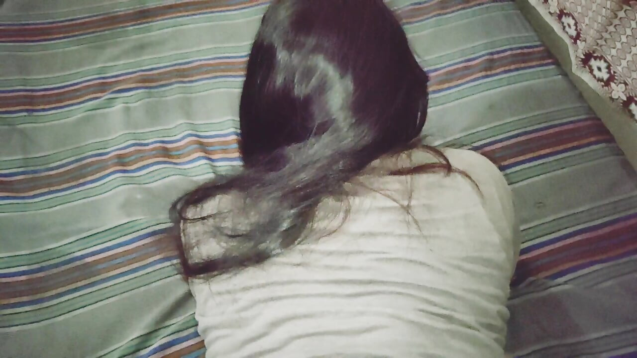 我的性感继兄想射进我的屁眼