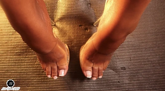 Lola Black XXX Ebony Feet In High Heels