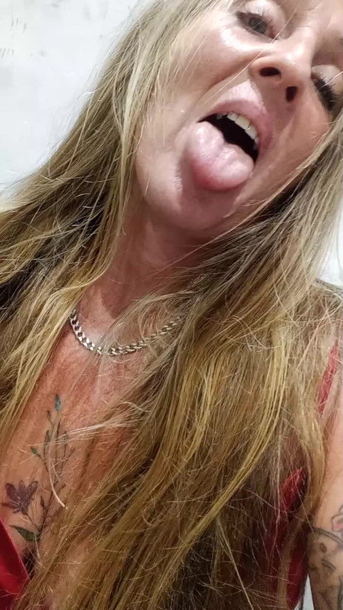 Short Red Top Piss