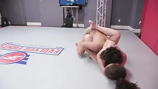 Daisy Ducati kadın güreşi derlemesi