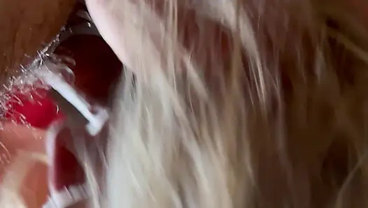 Пара начинается с мастурбации, затем дева глотает порцию спермы