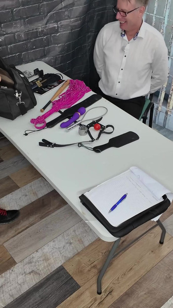 Sargent izar对可疑的乳胶泡沫进行搜索 |剪辑 1