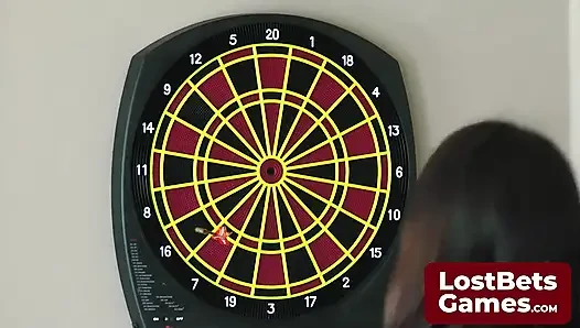 Pengalaman Star dengan strap-on membuat game ini menarik