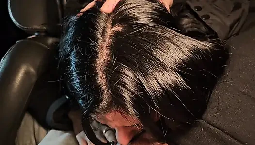 Kami pergi berbelanja dengan beberapa teman di dalam mobil dan kami berempat akhirnya berhubungan seks di dalam mobil.