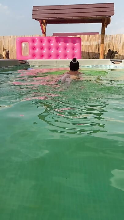 Stringi bikini basen złośliwiec - mokry taniec i zabawne wibracje