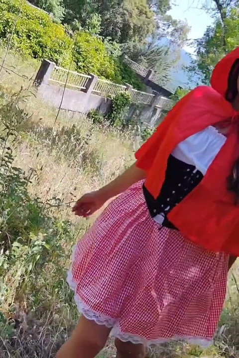 4K Little Red Riding Hood Gasoline Chainsaw Teasing You