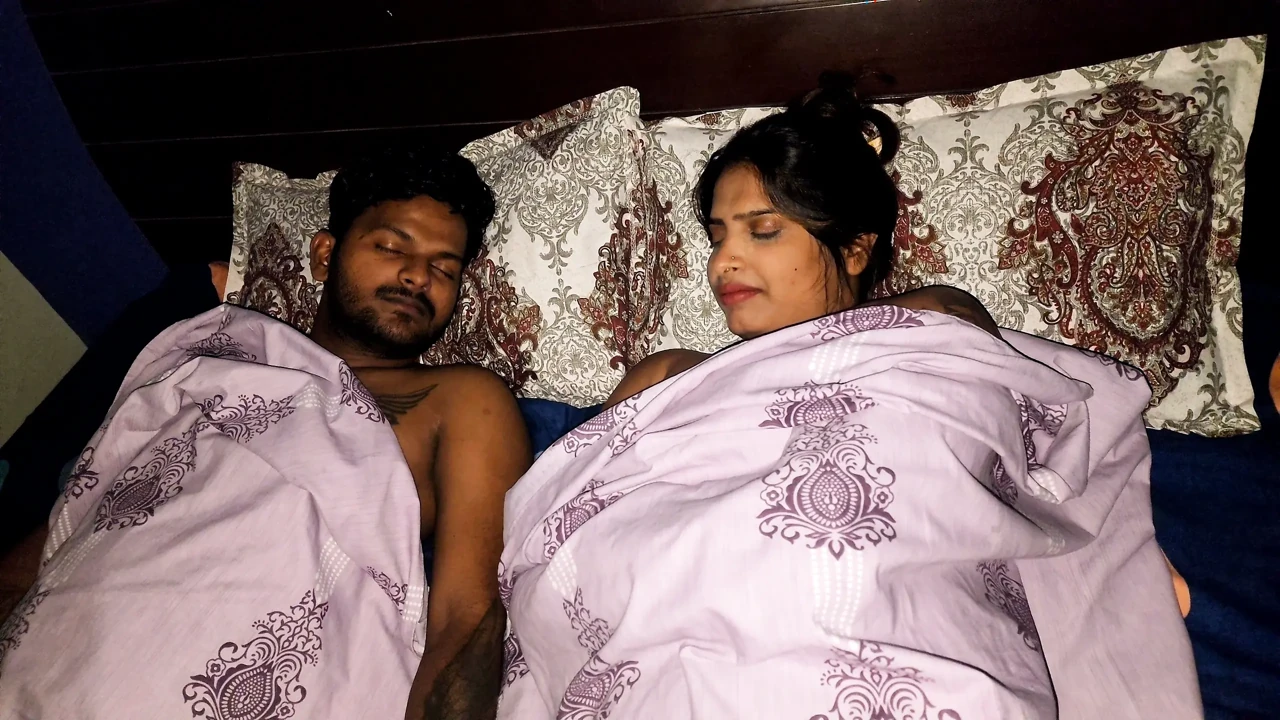 Hot Desi Video. Husband and Wife Had Hardcore Sex in the Midd Night, Fuck Har Pussy ( Tejaswini )
