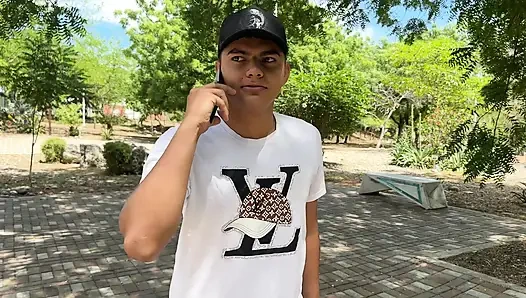 Ich habe ein süßes mädchen getroffen, um uns zu sehen, aber sie ist sexier in person als auf ihrem Foto, ich werde geil und ich ficke sie am ende