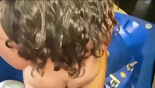 Blowjob und gleichzeitig im whirlpool gefickt