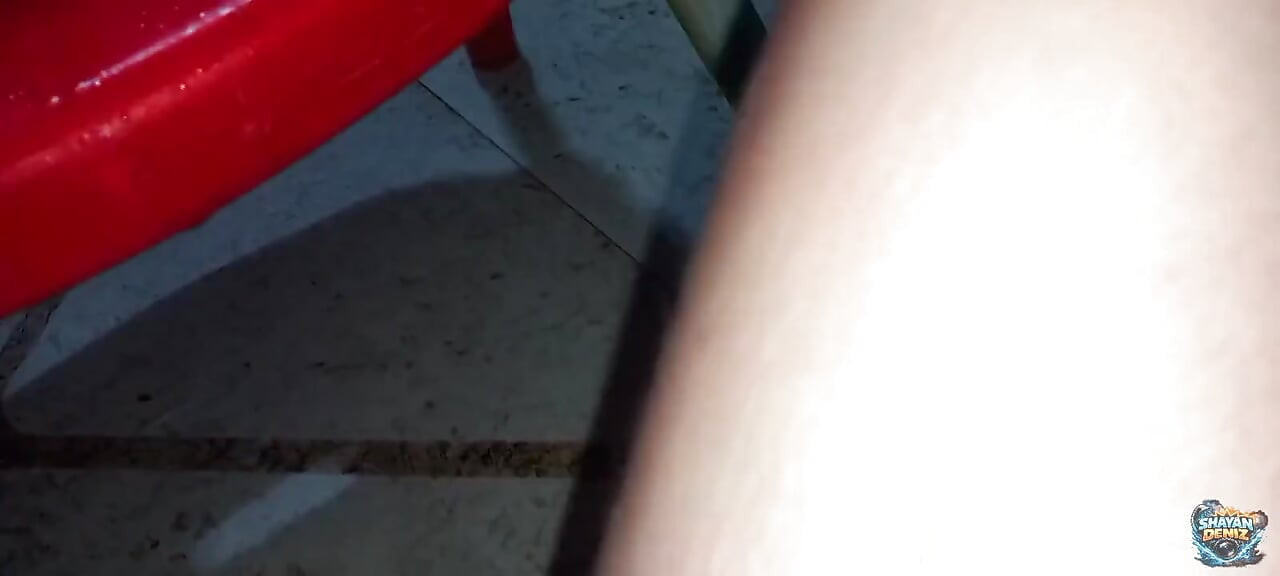 Έπαιζα με το αυτοσχέδιο παιχνίδι μου όταν συνέβη κάτι περίεργο