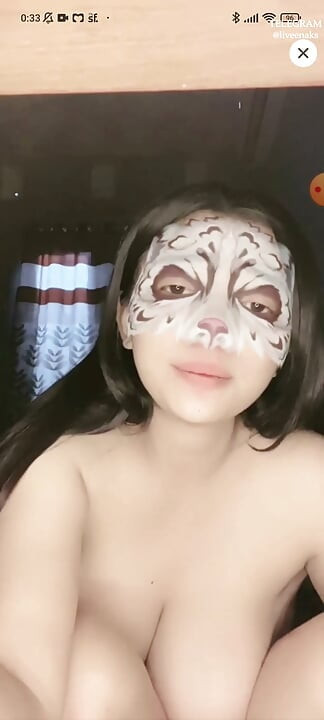 Chica Indo Masturbándose en Big
