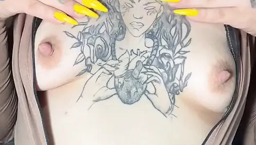 Latina kleine titten 153