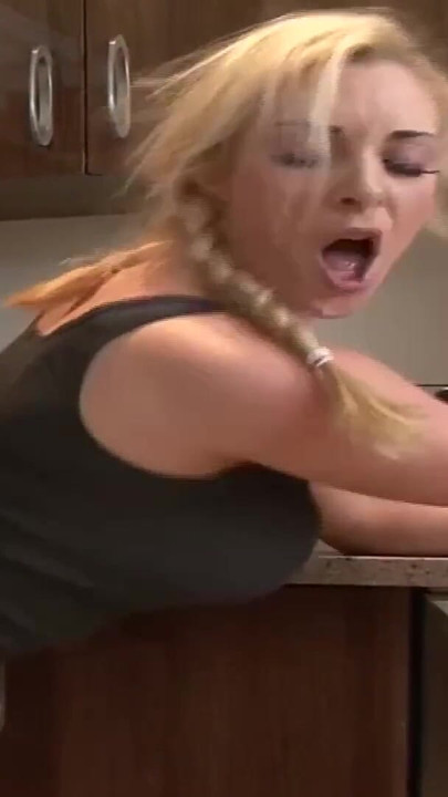 Unvergesslicher moment von "Ich ficke meine blonde heiße stieftochter so hart, dass sie es nie vergisst"