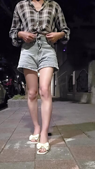 Shemale Ting xuan masturbates and pees outdoors with a vibrator