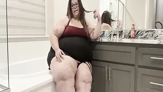 Plump Paradise: Costume Role Play Tease (sd)