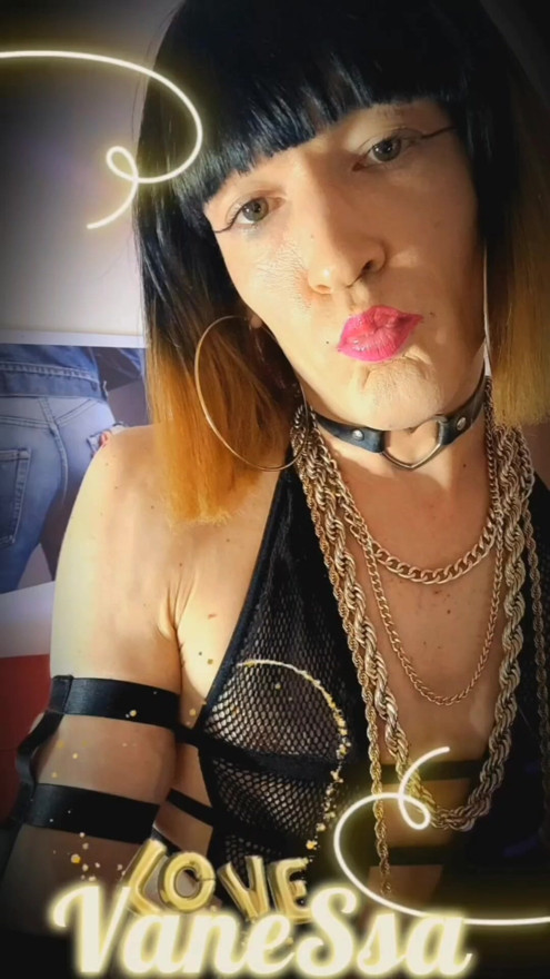 ALL👀EYES ON ME This Bitch Doesn't Have to Pay Her Rent Because She Only Lives for the Cameras. VaneSsaBiTCHx PariSChienneTrvProd⁷⁵