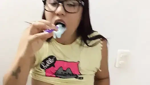 New York Abd'li 18 yaşındaki esmer büyük sarkık memeler üvey erkek kardeşinin büyük yarağını sikiyor bölüm 17