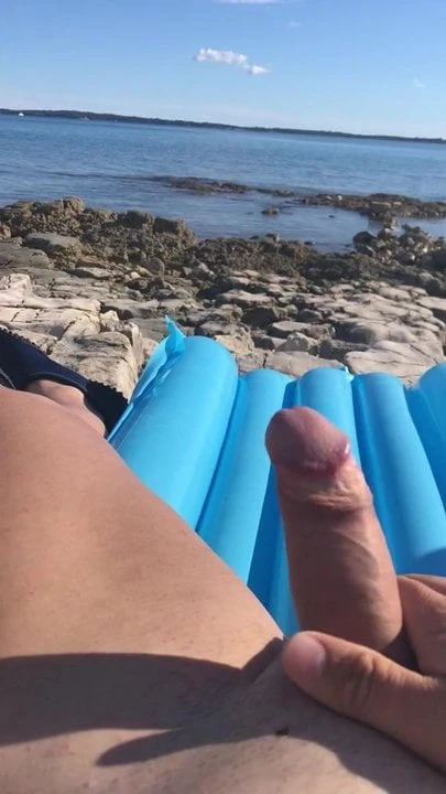 Jerking off on the beach