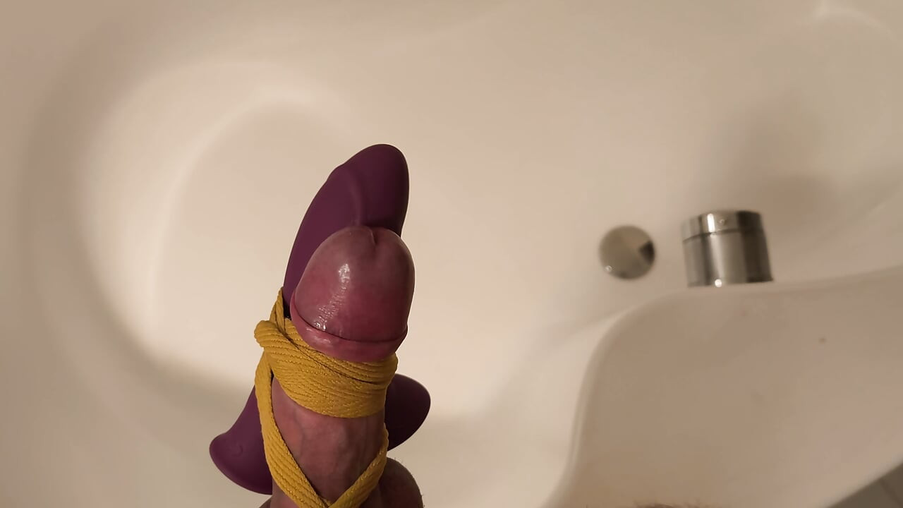 Vibrator penis tortur