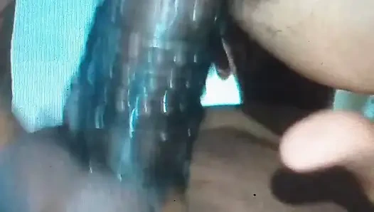 Мокрая киска вздыхает большую дырку