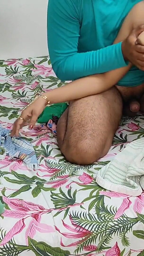 Komal took off her clothes and went to take a bath, the brother came and was listening to her climb | Clip 1