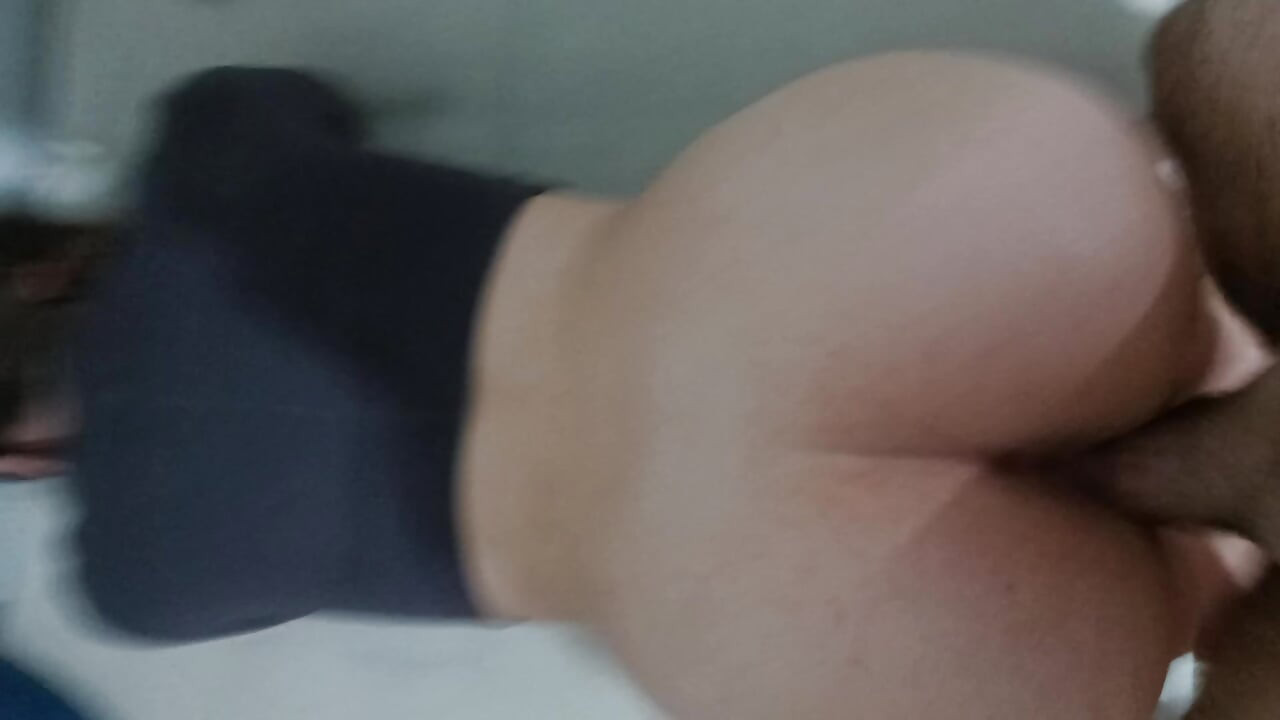 Prietenul meu apropiat mă fute tare