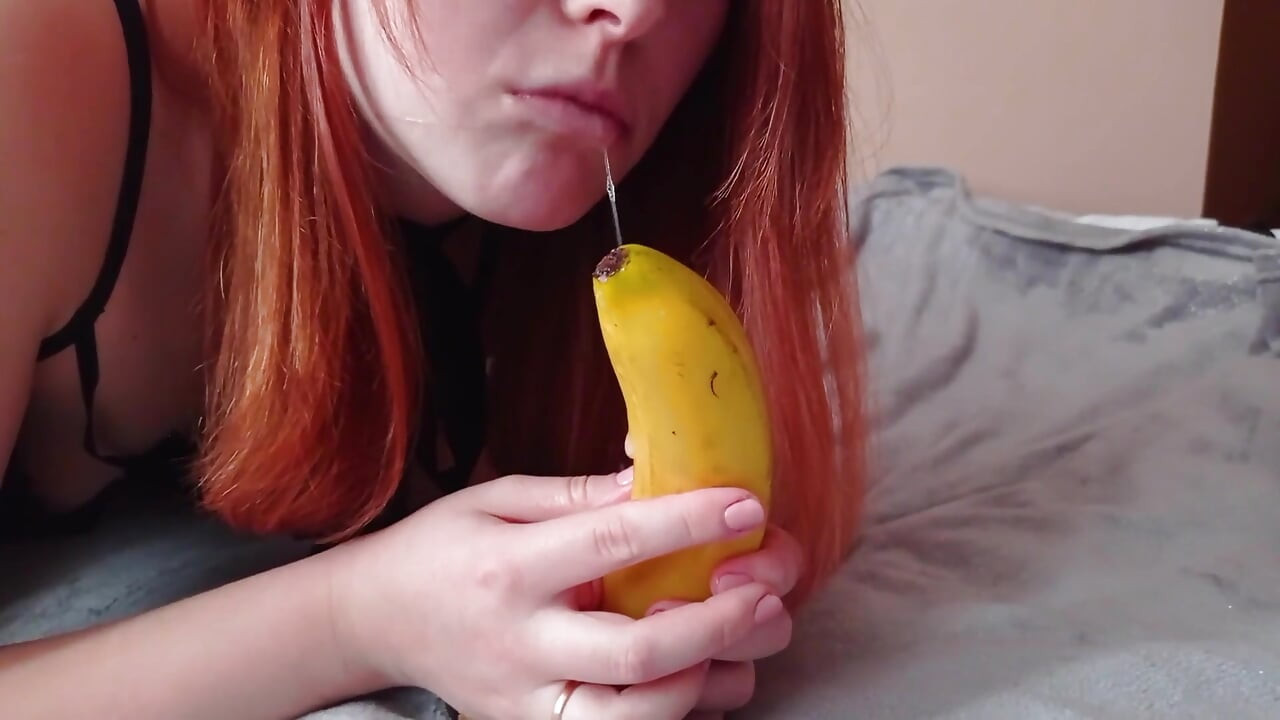 Je me baise brutalement avec une banane